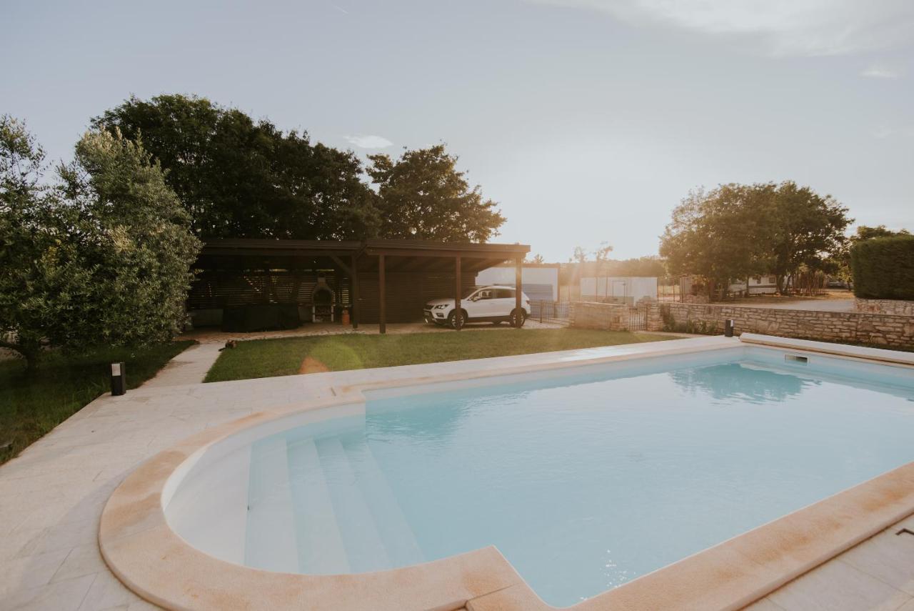 Villa Daisy Tar-Vabriga Kültér fotó