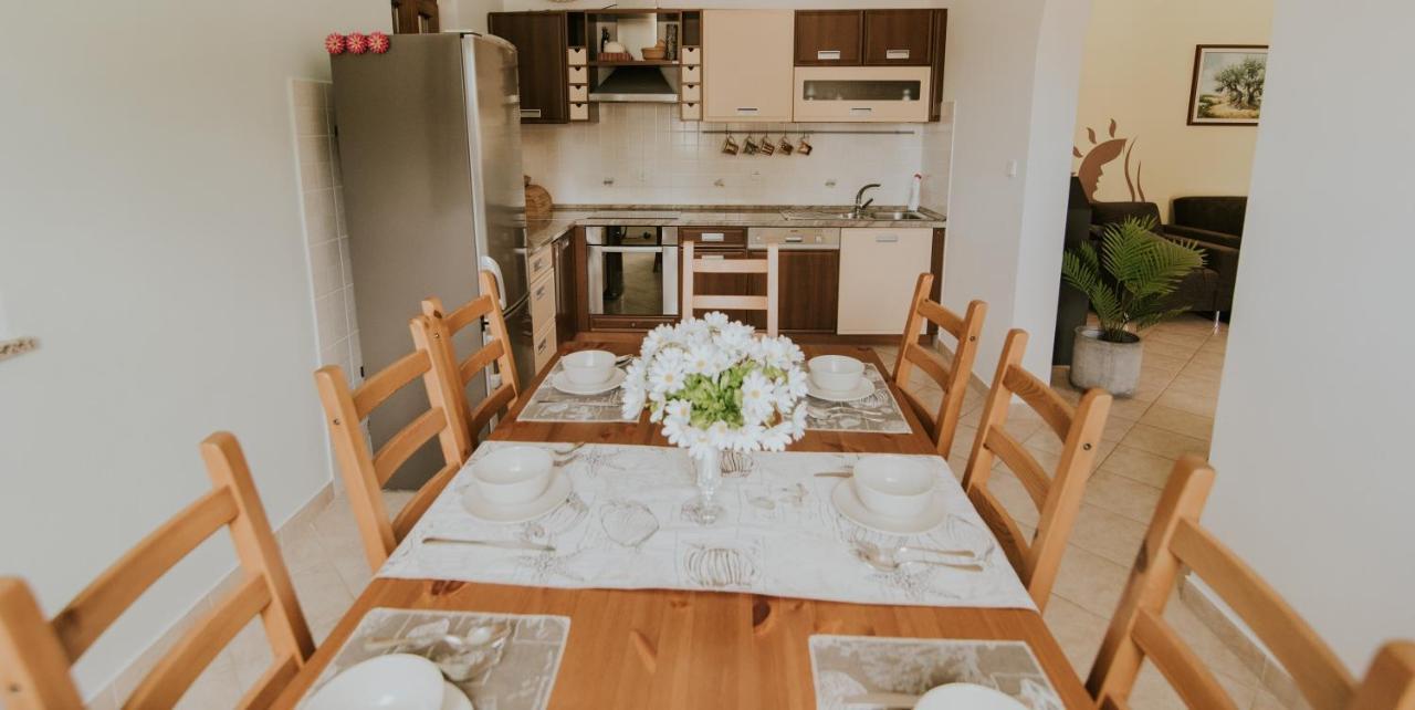 Villa Daisy Tar-Vabriga Kültér fotó