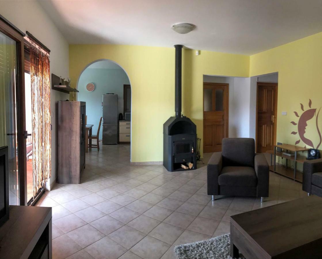 Villa Daisy Tar-Vabriga Kültér fotó