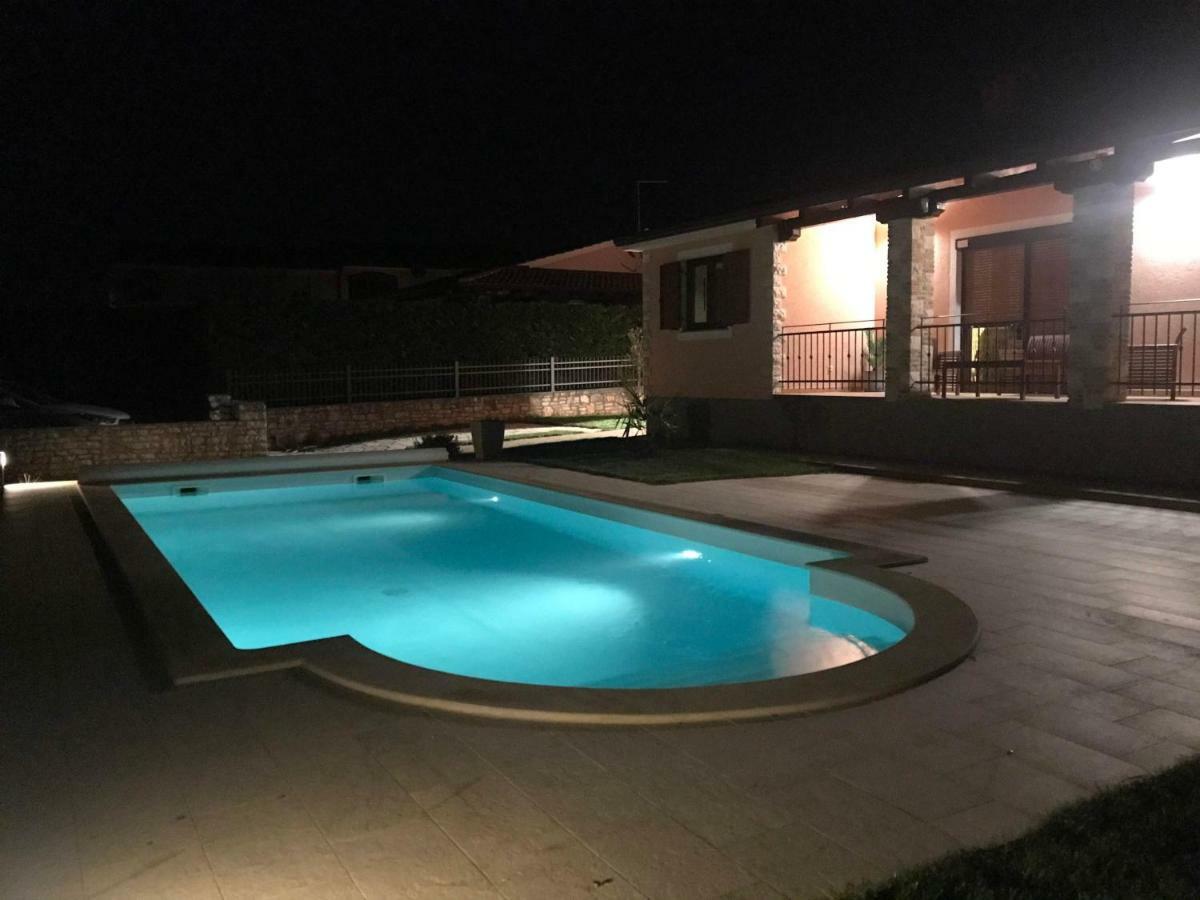 Villa Daisy Tar-Vabriga Kültér fotó