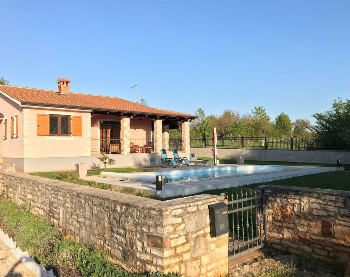 Villa Daisy Tar-Vabriga Kültér fotó