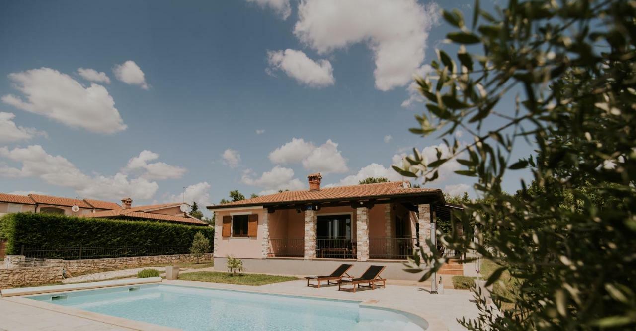 Villa Daisy Tar-Vabriga Kültér fotó