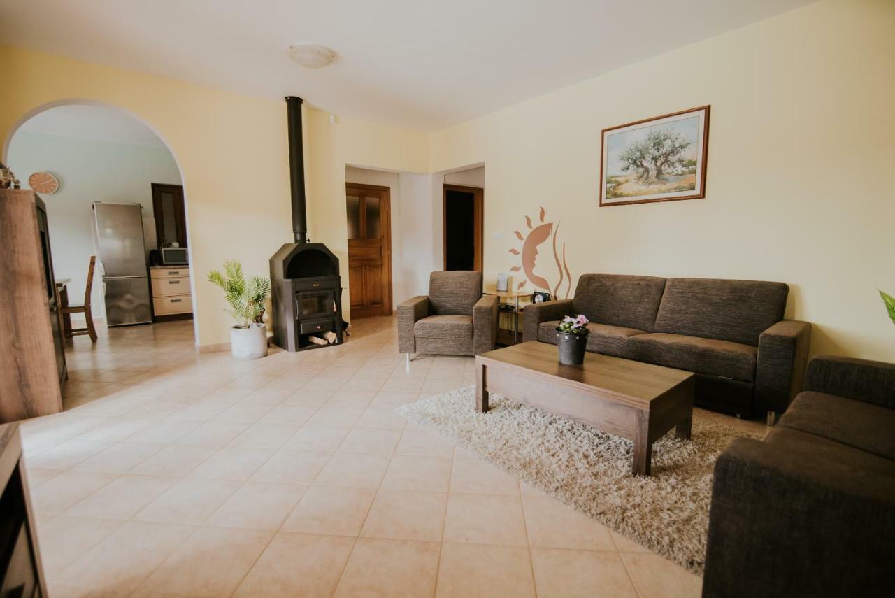 Villa Daisy Tar-Vabriga Kültér fotó